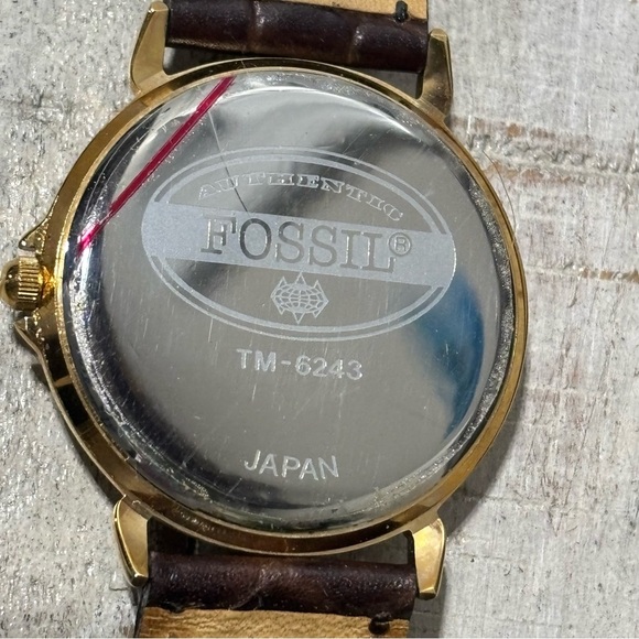 New Vintage❤️Fossil TM-6253 90’s Ladies Watch in Tin - Picture 3 of 8